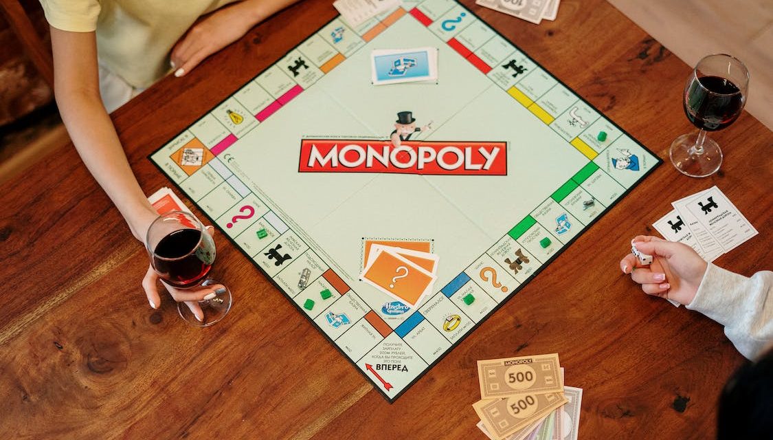 Cómo jugar a Monopoly Mega Edition paso a paso